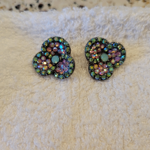 Betsey Johnson Flower stud earrings - Picture 2 of 4